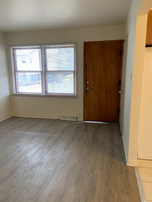 Building Photo - 100 Vana Dr