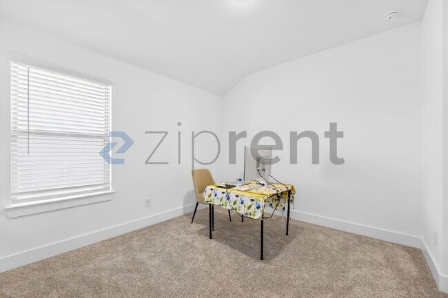 Building Photo - 3140 Eddington Dr