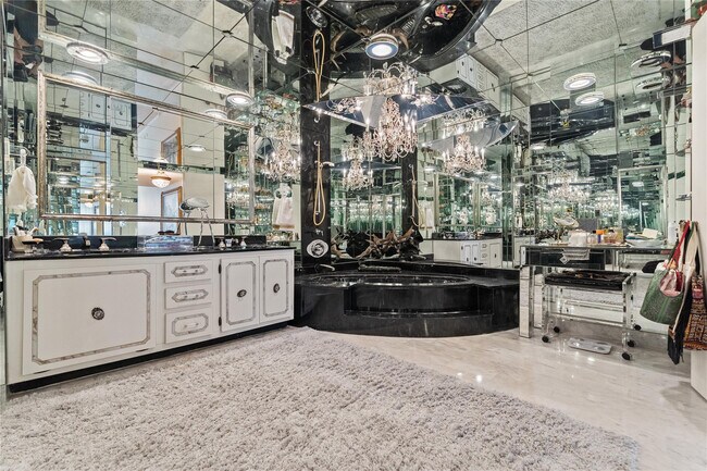 Building Photo - 1920 S Ocean Dr