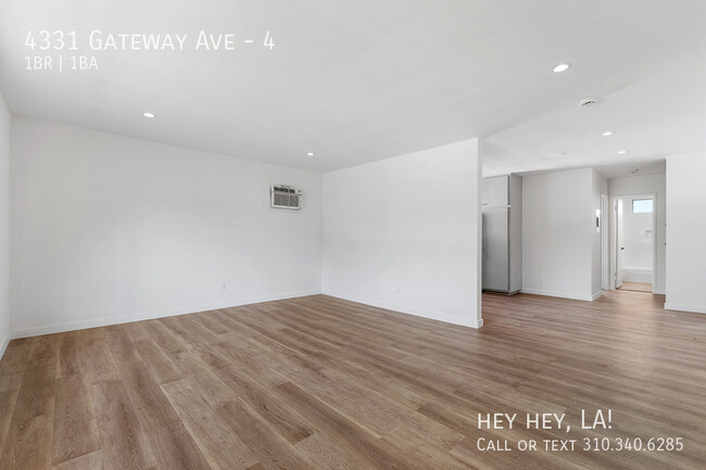 Building Photo - Silver Lake Apartment | One Bedroom | In U...