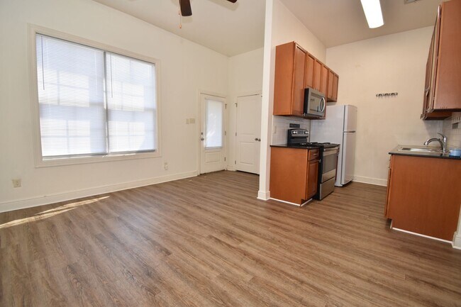 Building Photo - Pine Grove Apartments