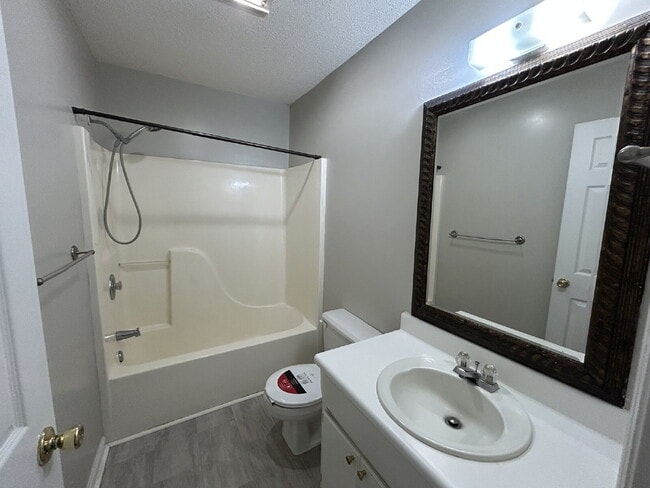 Building Photo - Apartment for Rent