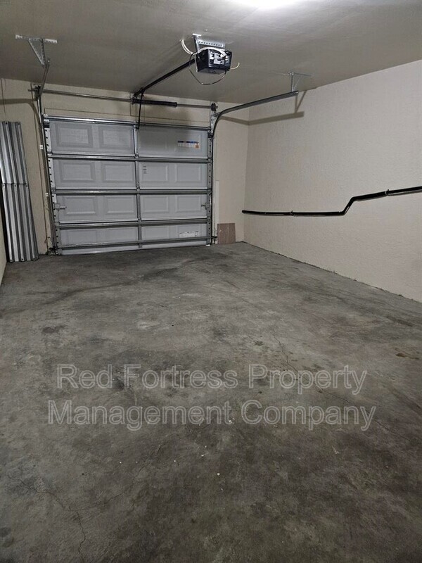 Building Photo - 717 Nicholas Pkwy W