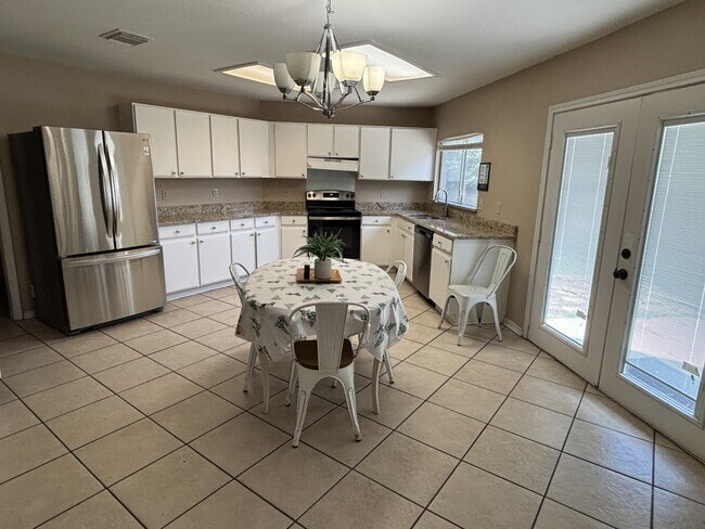 Building Photo - 5850 Spring Pebble