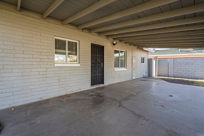 Building Photo - Updated home in Chandler!