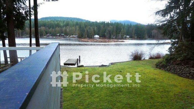 Building Photo - 3 Bedroom Lake Front Home on Lake Tahuyeh