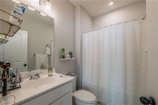 Building Photo - 313 Skylar Way SE