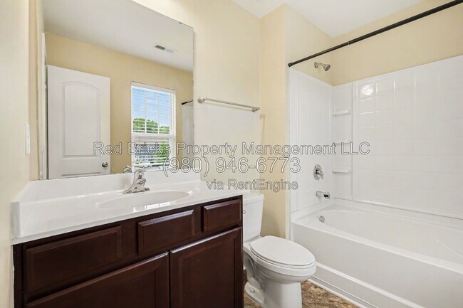 Building Photo - 5013 Spring Arbor Ln