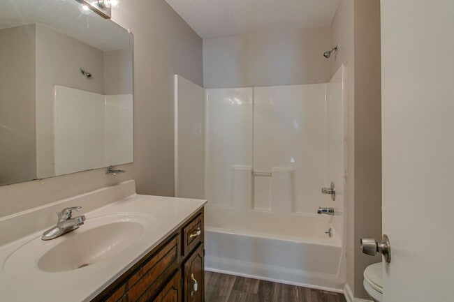 Building Photo - 1244 Parkway Pl