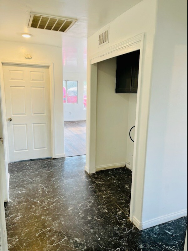 Building Photo - 326 Beardsley Ave