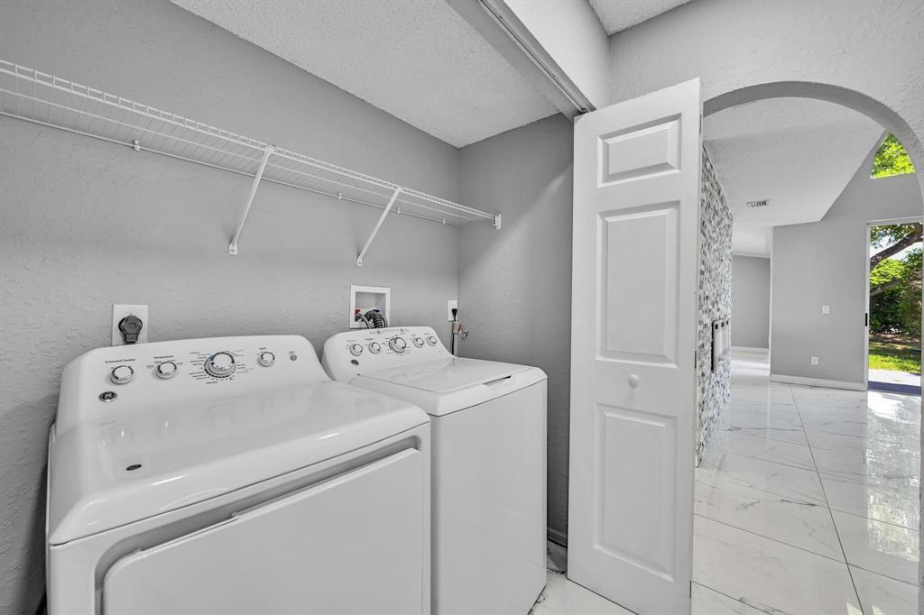Building Photo - 1602 SW 159th Ave