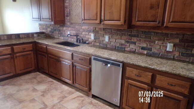 Building Photo - Fantastic home located in Eastlake Addition