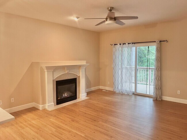 Building Photo - Must See! Beautiful 3bd/ + Bonus Rm/2.5 bath/ Primary Bed on Main/ /Heat Pump/Updated Features