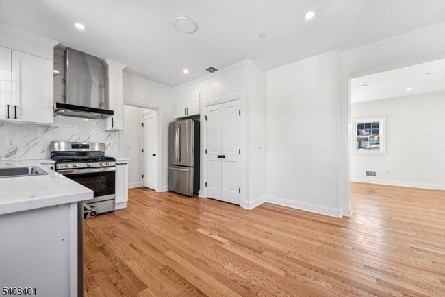 Building Photo - 30 Woodland Ave