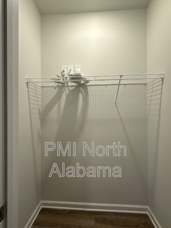 Building Photo - 102 Ranna Dr