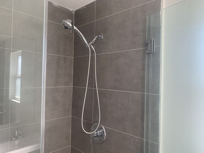 Building Photo - 708 W Gage Ave