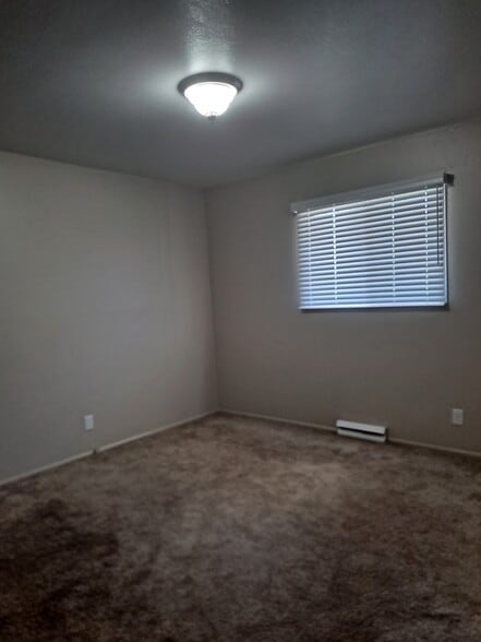 Building Photo - 1628 Hollywood Dr