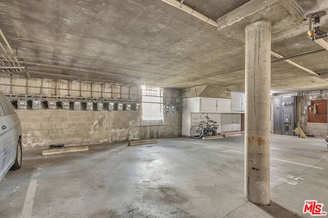 Building Photo - 620 N Kenwood St