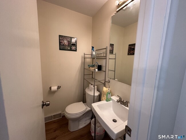 Building Photo - 208 Timber Ln