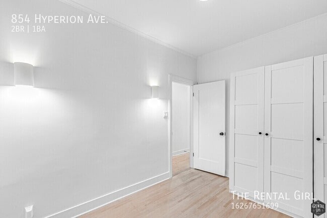 Building Photo - 854 Hyperion Ave