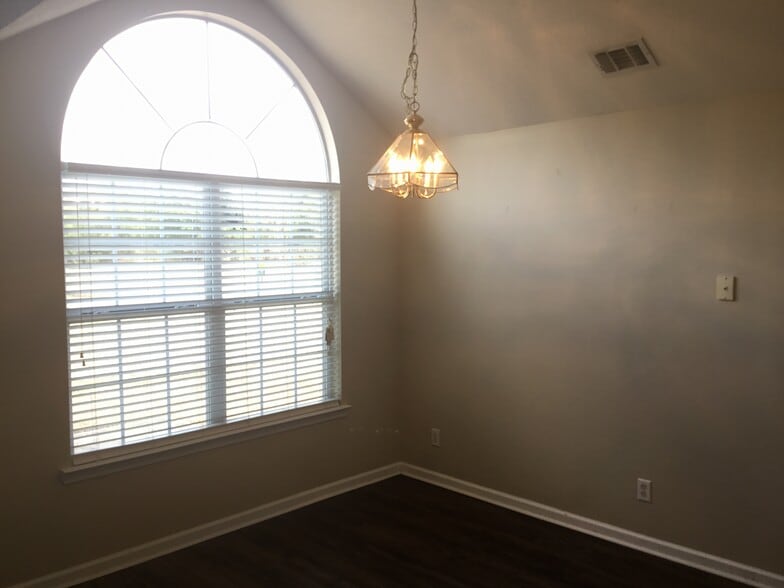 Building Photo - 55 Carlisle Ln