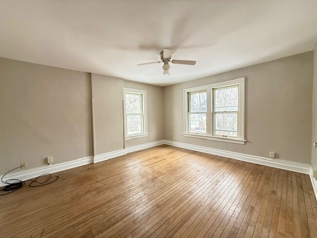 Building Photo - ASHLAND - Charming + Spacious 3 Bedroom, 1/2 Bath Home