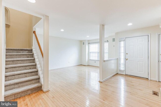 Building Photo - 4 Hogan Way