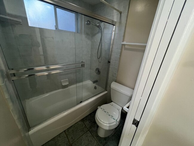 Building Photo - Large Home in Well Established Chula Vista Neighborhood