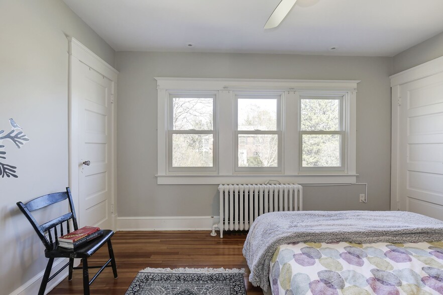 Another view of 2nd bedroom & closet - 4604 4th St S