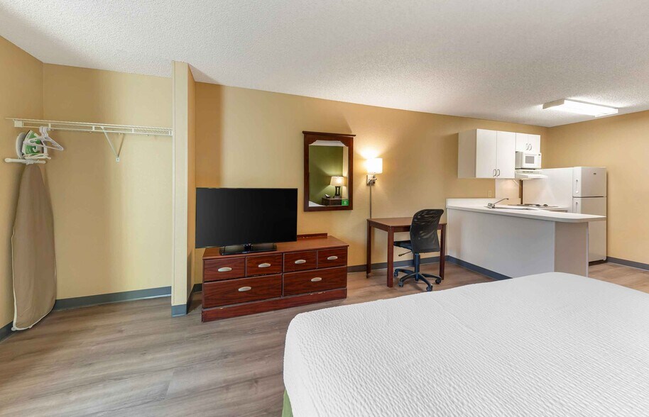 Building Photo - Furnished Studio-Los Angeles - Ontario Airport