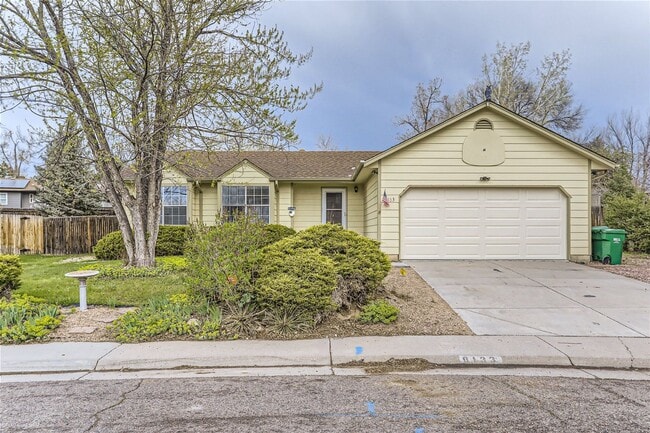 Primary Photo - Spacious 5 Bedroom 2 Bath Single Family Home