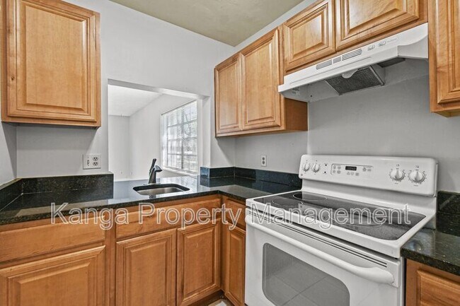 Building Photo - 408 N Cypress Dr