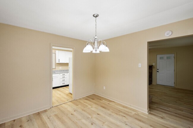 Building Photo - Stunning 3 bedroom home in Wilkins Township available now!