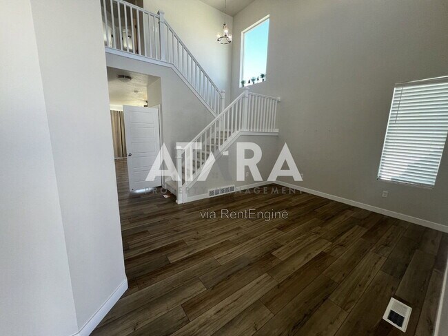 Building Photo - 1754 Oakwood Ln