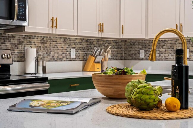 Building Photo - 4736 Sleepy Hollow Dr