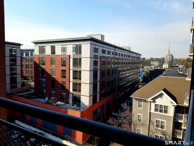 Building Photo - 444 Bedford St