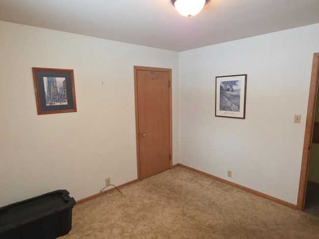 Building Photo - Furnished Mid-term Rental