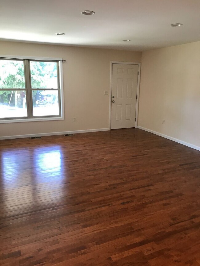 Building Photo - 239-245 Beaver Street (W)