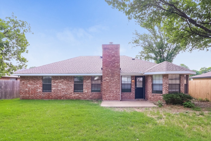 Building Photo - 1207 Belclaire Ln