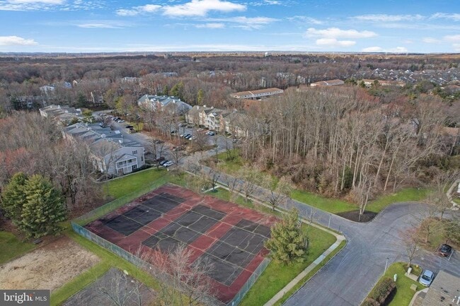 Building Photo - 2 Cheverny Ct