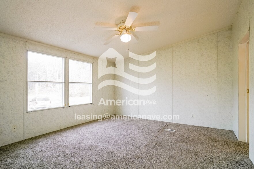 Building Photo - 1007 E River Rd