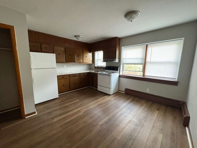 Building Photo - 185 Thompson St