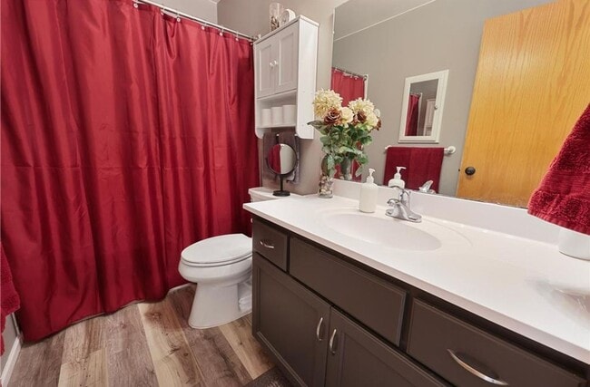 Building Photo - 4 Bedroom Townhome