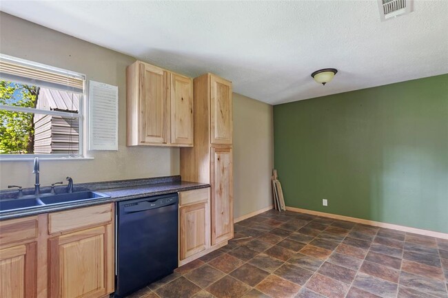 Building Photo - 27311 Kingport Dr