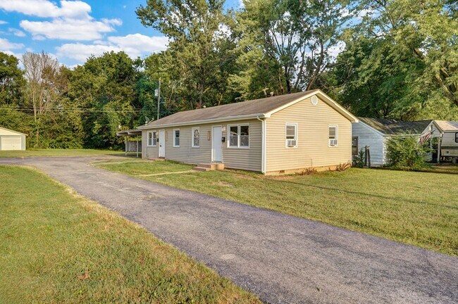 Building Photo - 708 S West Ave