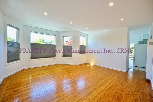 Building Photo - Available now!  3 Bedroom Gerstle Park home