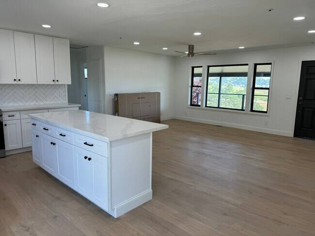 Building Photo - 5430 Sunny Ridge Pl