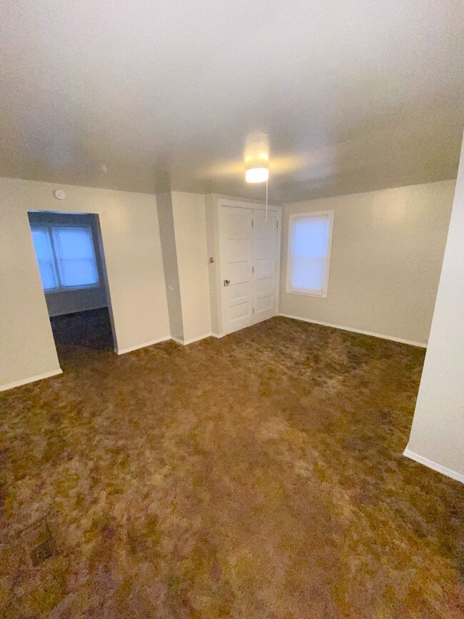 Building Photo - 2 Bedroom/1 Bathroom House For Rent