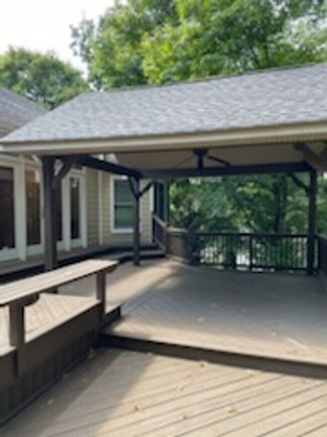 Building Photo - 255 Stonewood Dr