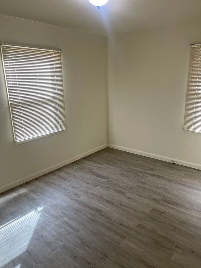 Building Photo - San Lorenzo Charmer - 3 bedroom 1 bath home